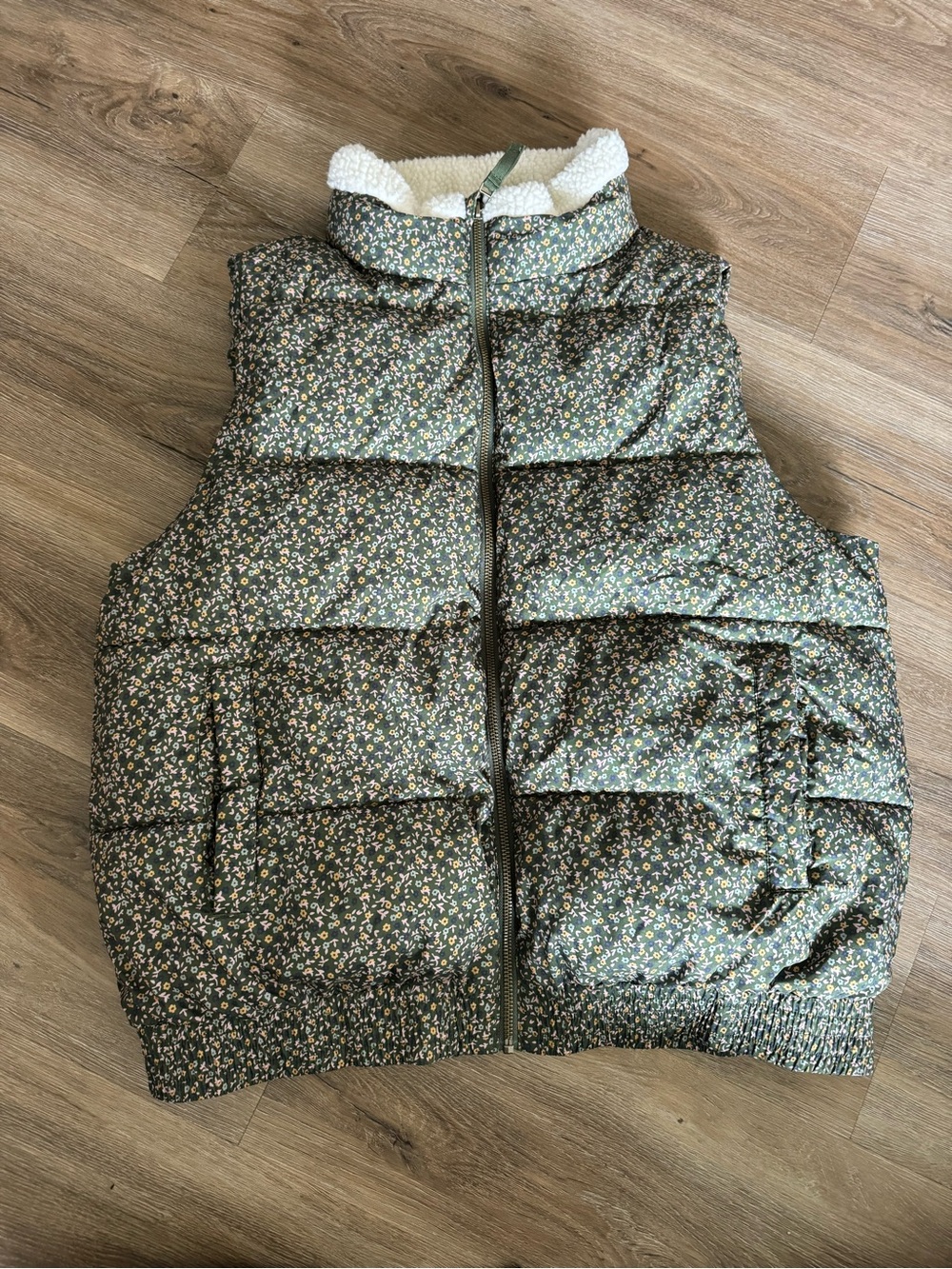 Women’s large Floral Puffer Vest with Sherpa Collar - Olive Green